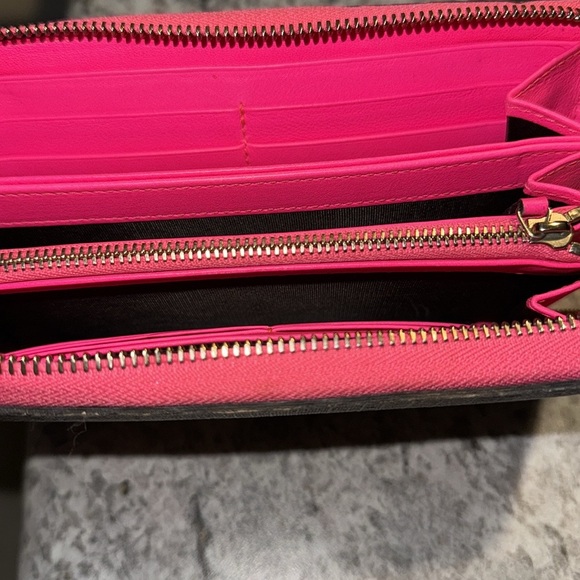 Gg Monogram Supreme Heart Zip Around Wallet Fluorescent Fuchsia - Picture 7 of 8